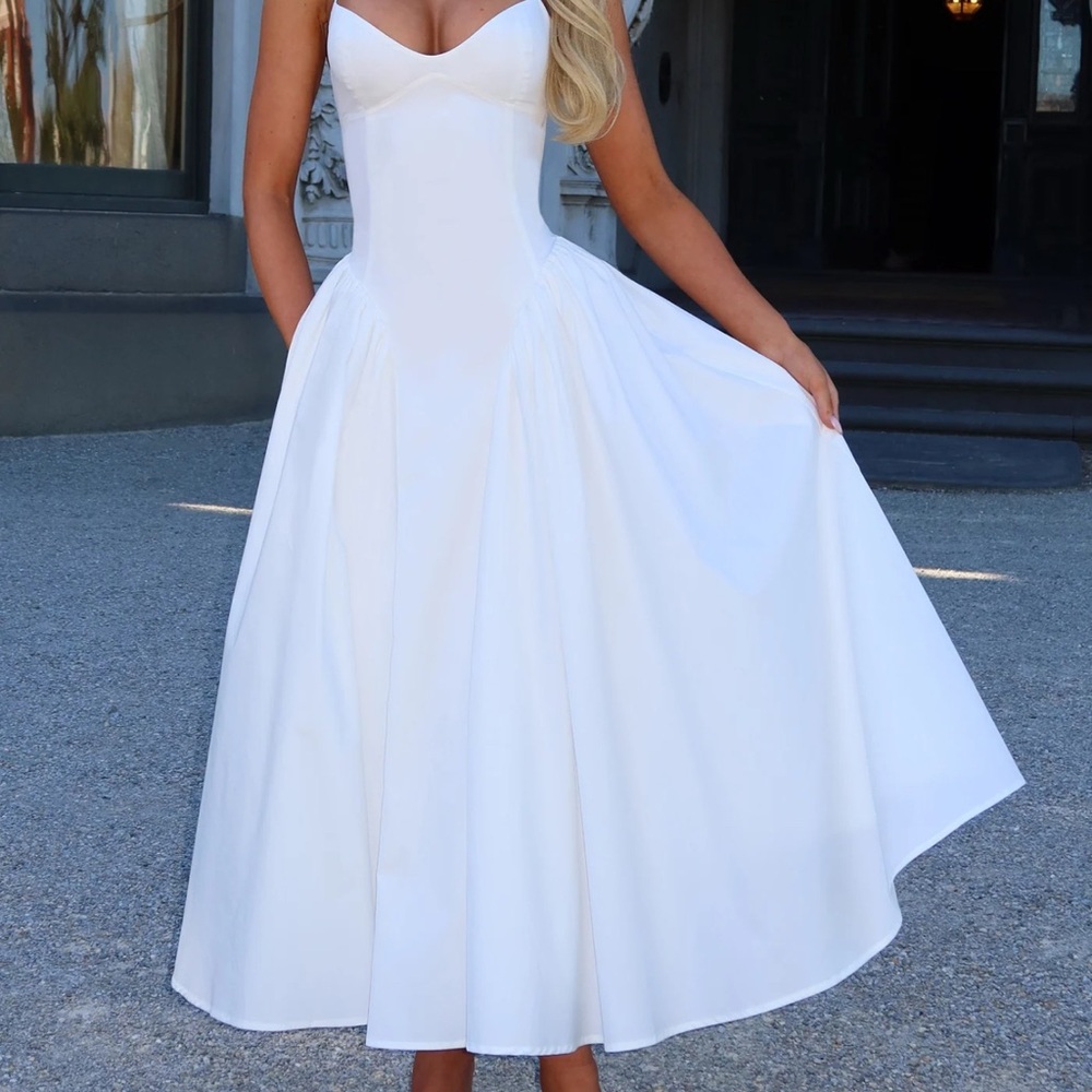 Elegant White Strapless Dress